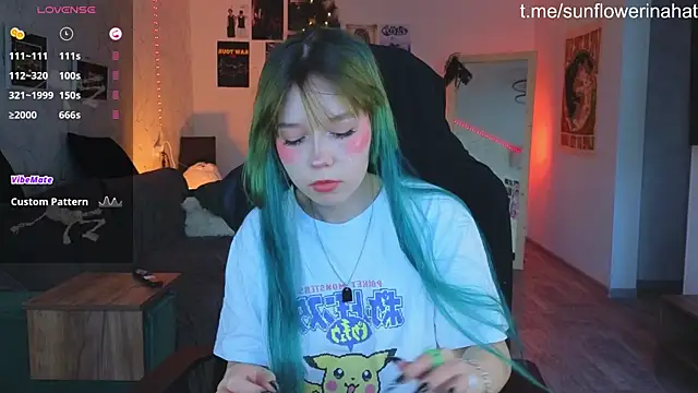 812sunflowerinahat online show from 12.15.24