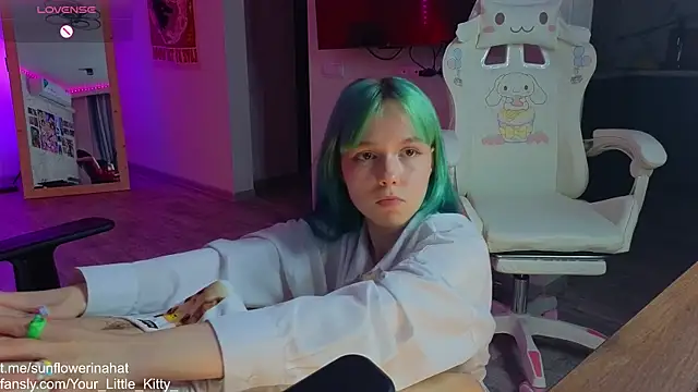 812sunflowerinahat online show from 03.20.25