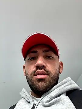 Snapshot of JuanZapata33 chatting on 12.02.24 JuanZapata33 online show from 12.02.24