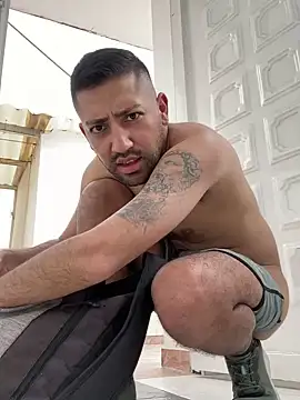 Snapshot of JuanZapata33 chatting on 12.07.24 JuanZapata33 online show from 12.07.24