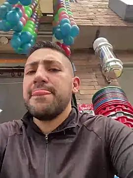 Snapshot of JuanZapata33 chatting on 12.17.24 JuanZapata33 online show from 12.17.24