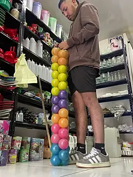 Snapshot of JuanZapata33 chatting on 12.20.24 JuanZapata33 online show from 12.20.24