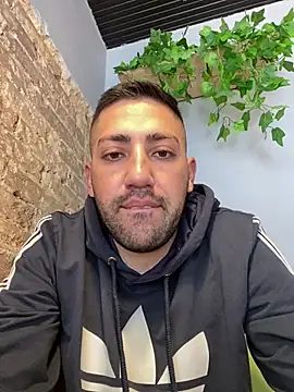 Snapshot of JuanZapata33 chatting on 12.26.24 JuanZapata33 online show from 12.26.24