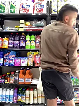 Snapshot of JuanZapata33 chatting on 12.28.24 JuanZapata33 online show from 12.28.24