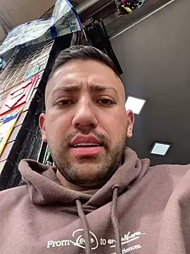 Snapshot of JuanZapata33 chatting on 12.29.24 JuanZapata33 online show from 12.29.24