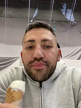 Snapshot of JuanZapata33 chatting on 01.03.25 JuanZapata33 online show from 01.03.25