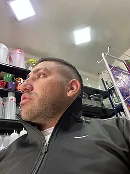 Snapshot of JuanZapata33 chatting on 01.17.25 JuanZapata33 online show from 01.17.25