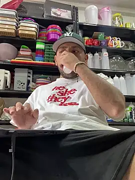 Snapshot of JuanZapata33 chatting on 01.21.25 JuanZapata33 online show from 01.21.25