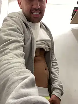 Snapshot of JuanZapata33 chatting on 01.22.25 JuanZapata33 online show from 01.22.25