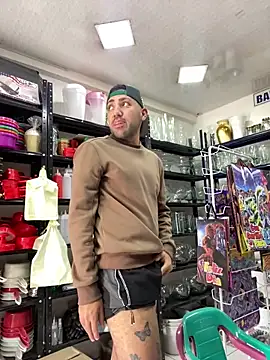 Snapshot of JuanZapata33 chatting on 01.23.25 JuanZapata33 online show from 01.23.25