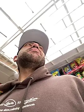 Snapshot of JuanZapata33 chatting on 02.03.25 JuanZapata33 online show from 02.03.25