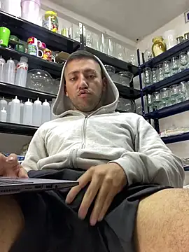 Snapshot of JuanZapata33 chatting on 02.05.25 JuanZapata33 online show from 02.05.25