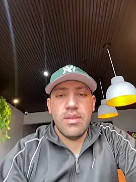 Snapshot of JuanZapata33 chatting on 02.07.25 JuanZapata33 online show from 02.07.25