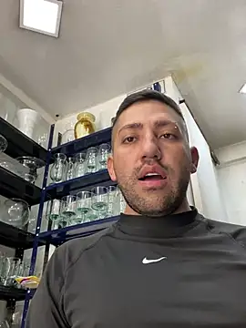 Snapshot of JuanZapata33 chatting on 02.14.25 JuanZapata33 online show from 02.14.25