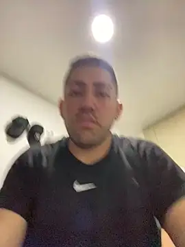 Snapshot of JuanZapata33 chatting on 02.19.25 JuanZapata33 online show from 02.19.25