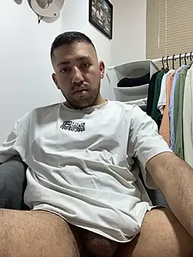 Snapshot of JuanZapata33 chatting on 02.19.25 JuanZapata33 online show from 02.19.25