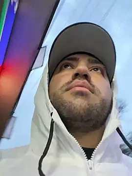 Snapshot of JuanZapata33 chatting on 03.04.25 JuanZapata33 online show from 03.04.25