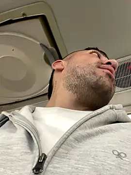 Snapshot of JuanZapata33 chatting on 09.08.25 JuanZapata33 online show from 09.08.25