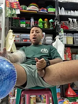 Snapshot of JuanZapata33 chatting on 09.10.25 JuanZapata33 online show from 09.10.25