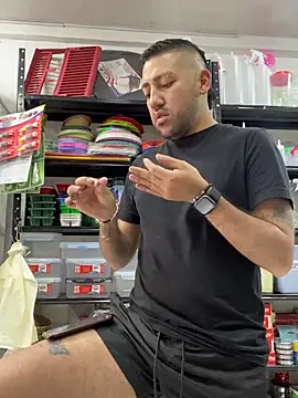 Snapshot of JuanZapata33 chatting on 09.17.25 JuanZapata33 online show from 09.17.25