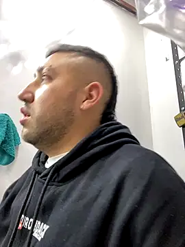 Snapshot of JuanZapata33 chatting on 09.19.25 JuanZapata33 online show from 09.19.25