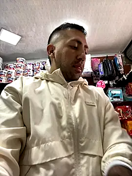 Snapshot of JuanZapata33 chatting on 10.12.25 JuanZapata33 online show from 10.12.25