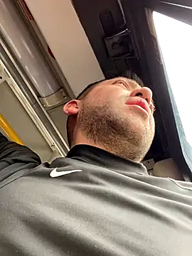 Snapshot of JuanZapata33 chatting on 11.21.25 JuanZapata33 online show from 11.21.25