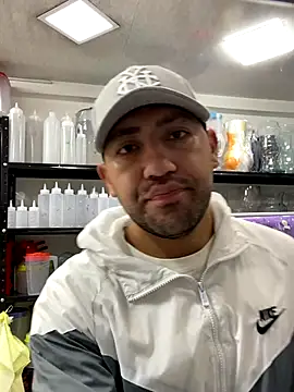 Snapshot of JuanZapata33 chatting on 11.25.25 JuanZapata33 online show from 11.25.25