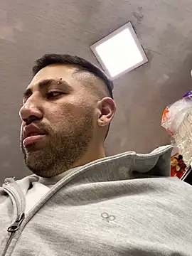 Snapshot of JuanZapata33 chatting on 12.13.25 JuanZapata33 online show from 12.13.25