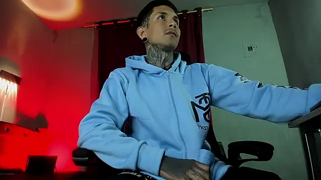 Travistanner 28 online show from 03.30.26