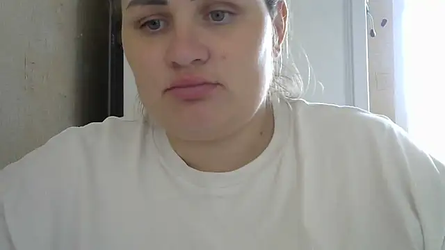 Snapshot of Honeydew-Waves chatting on 09.19.25 Honeydew-Waves online show from 09.19.25