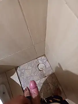 Snapshot of 1995eduardo chatting on 02.05.25 1995eduardo online show from 02.05.25