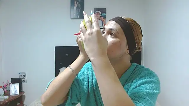 Snapshot of giuliana_andrade chatting on 10.21.25 giuliana andrade online show from 10.21.25