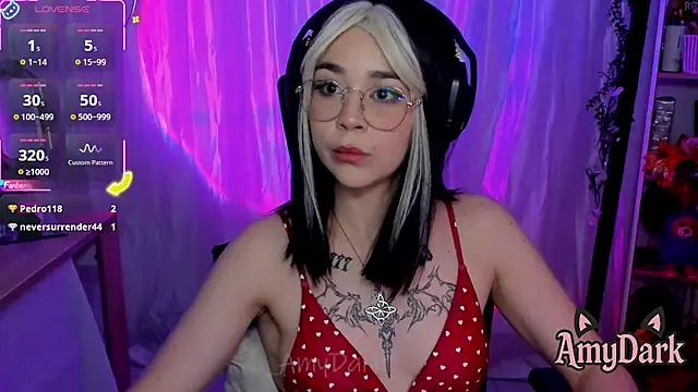 Snapshot of _AmyDark chatting on 10.23.25 AmyDark online show from 10.23.25