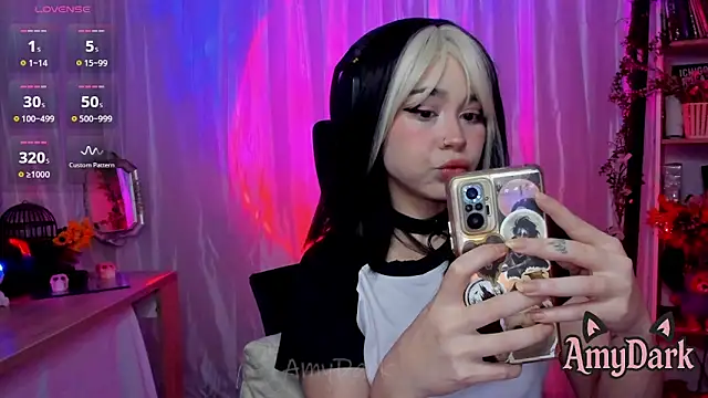 Snapshot of _AmyDark chatting on 11.23.25 AmyDark online show from 11.23.25
