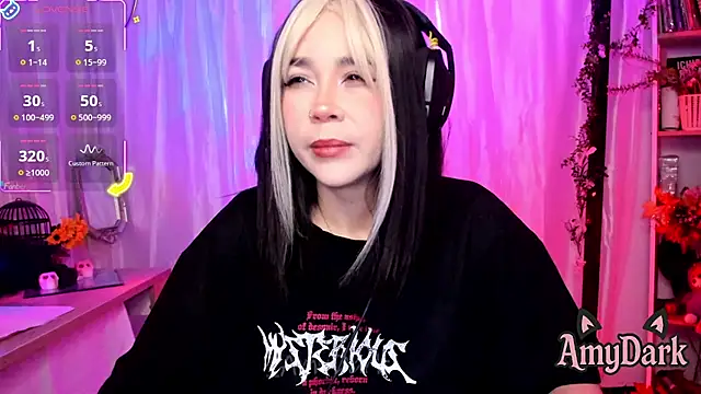 Snapshot of _AmyDark chatting on 11.28.25 AmyDark online show from 11.28.25