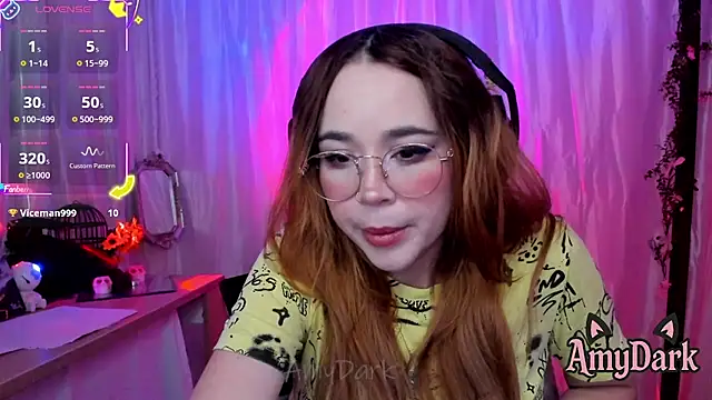 Snapshot of _AmyDark chatting on 11.30.25 AmyDark online show from 11.30.25