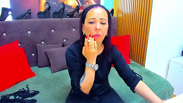 LauraSin online show from 04.18.26