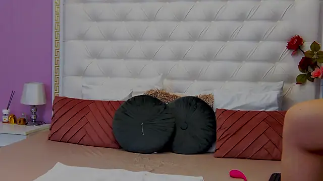 Lenna Paul online show from 02.13.25