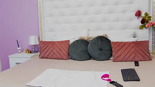 Lenna Paul online show from 03.03.25