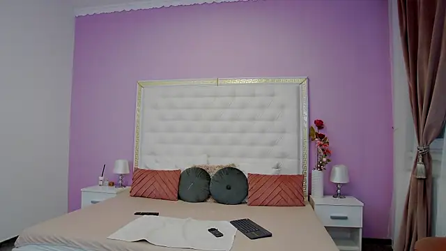 Lenna Paul online show from 03.20.25