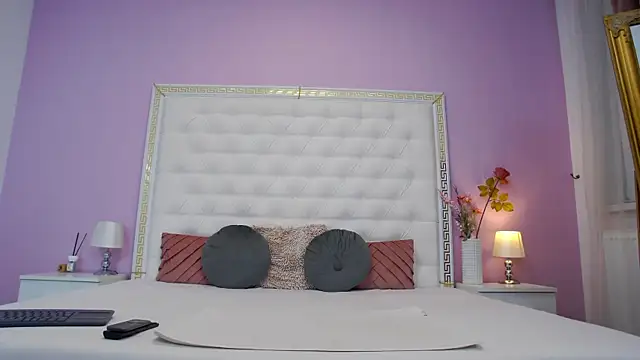 Lenna Paul online show from 12.04.25