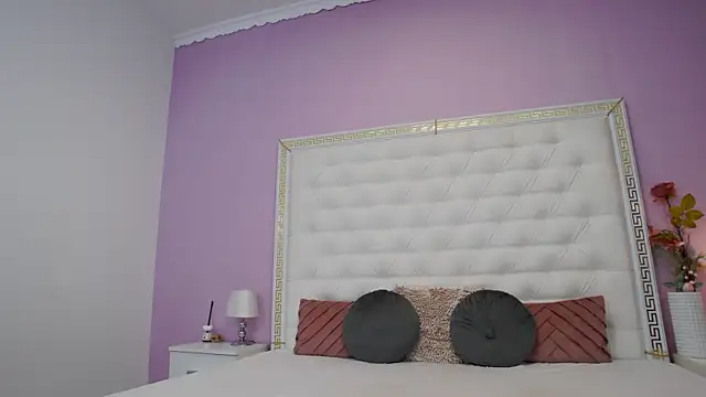 Lenna Paul online show from 12.22.25