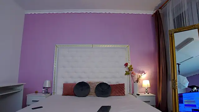 Lenna Paul online show from 02.11.26