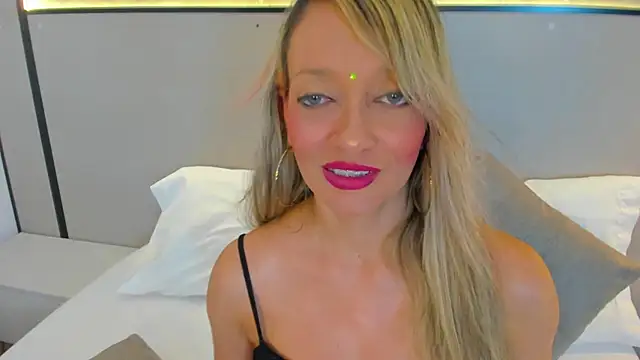 Snapshot of emma_collson chatting on 09.13.25 emma collson online show from 09.13.25