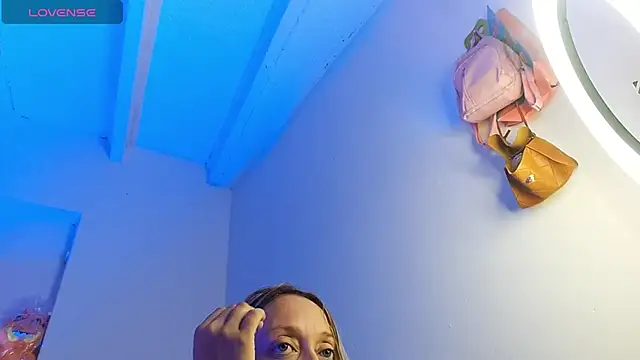 Snapshot of emma_collson chatting on 12.03.25 emma collson online show from 12.03.25