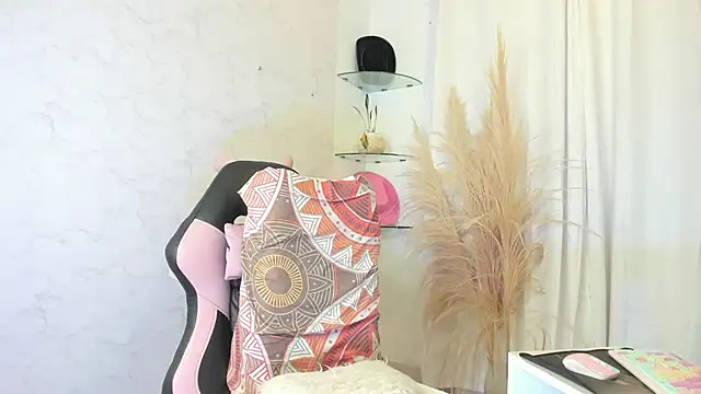 Leslie browm online show from 02.16.26