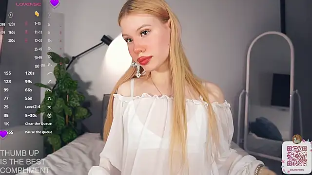 Snapshot of ZaraDudley chatting on 03.06.25 ZaraDudley online show from 03.06.25