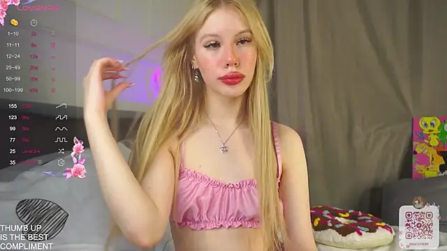 Snapshot of ZaraDudley chatting on 03.22.25 ZaraDudley online show from 03.22.25