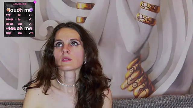 hailey peach online show from 02.22.25